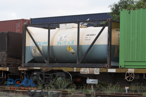 Giải pháp thay thế Clo: Tại sao Oxy Thái Lan là lựa chọn số 1 cho hồ bơi gia đình?